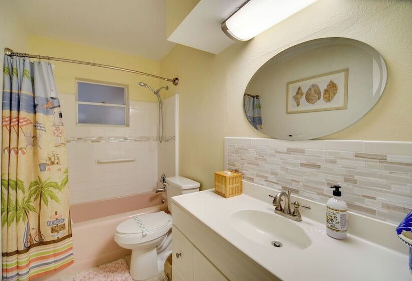 Satellite Beach  Sunshine House  W/ Hot Tub!