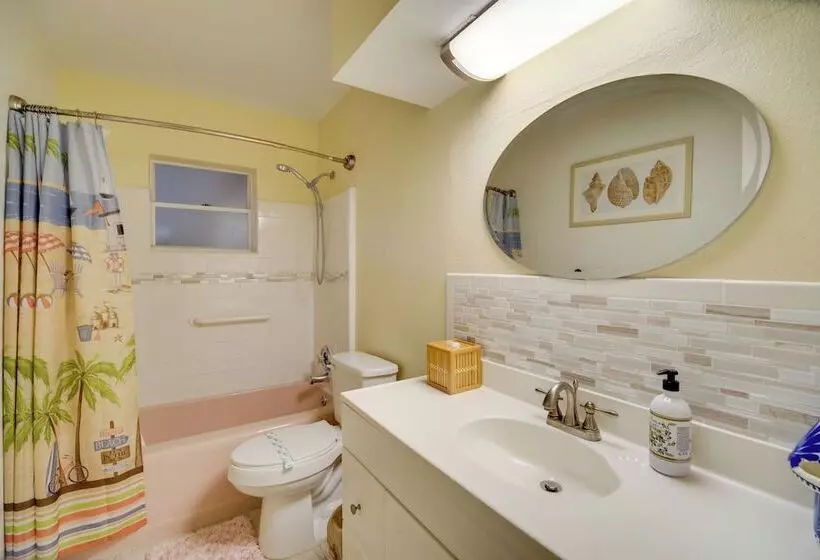 Satellite Beach  Sunshine House  W/ Hot Tub!