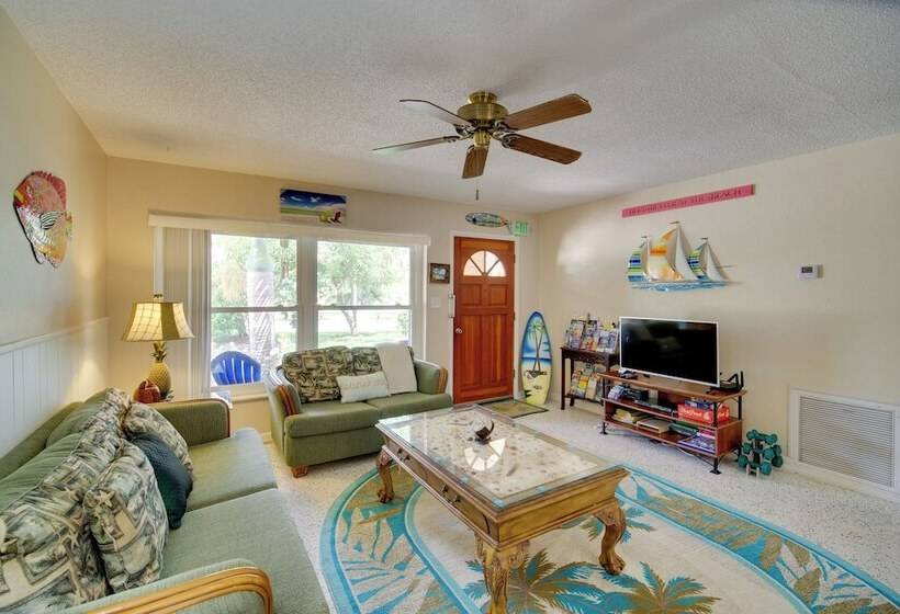 Satellite Beach  Sunshine House  W/ Hot Tub!