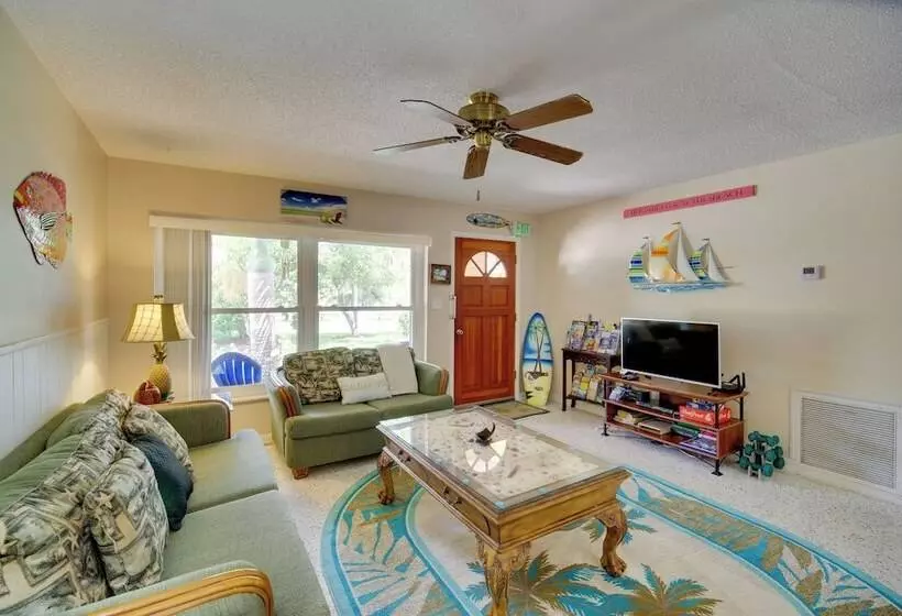 Satellite Beach  Sunshine House  W/ Hot Tub!