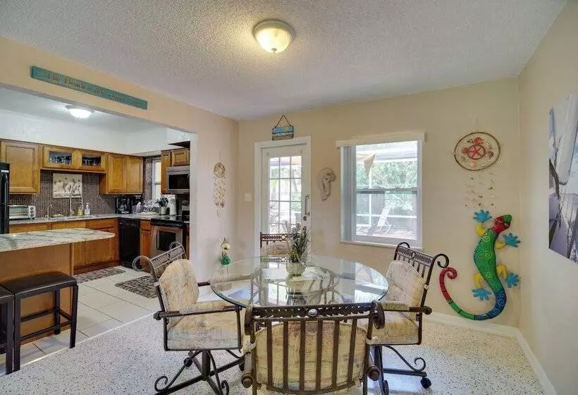 Satellite Beach  Sunshine House  W/ Hot Tub!