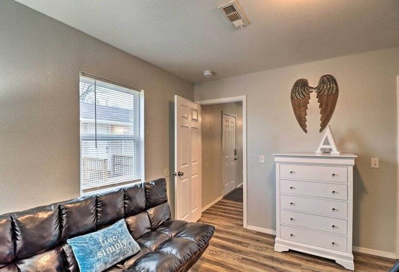 Stylish & Family Friendly West Plains Home!