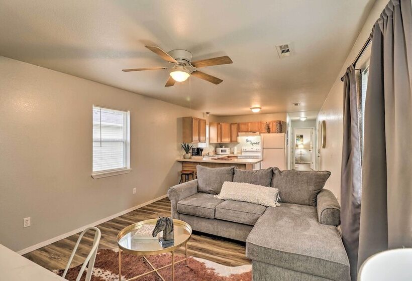 Stylish & Family Friendly West Plains Home!