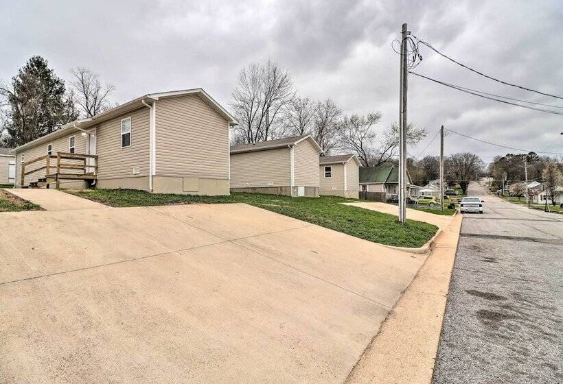 Stylish & Family Friendly West Plains Home!