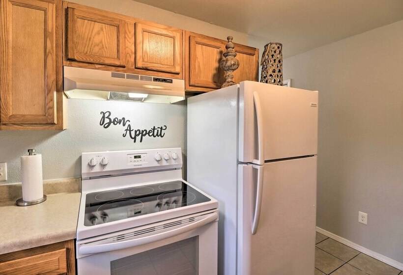 Stylish & Family Friendly West Plains Home!