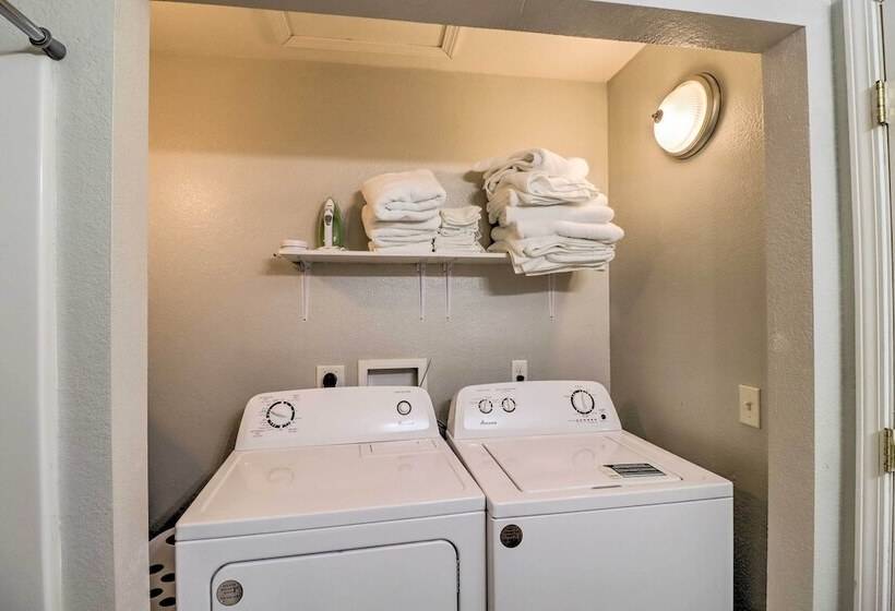 Stylish & Family Friendly West Plains Home!