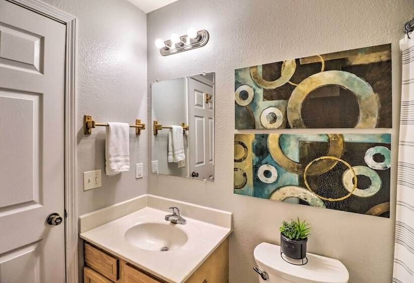 Stylish & Family Friendly West Plains Home!