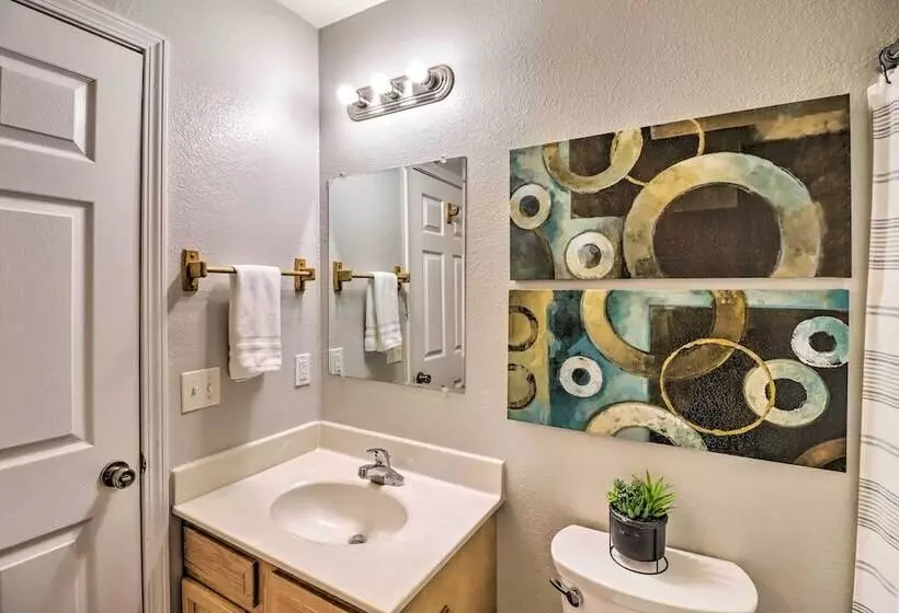 Stylish & Family Friendly West Plains Home!