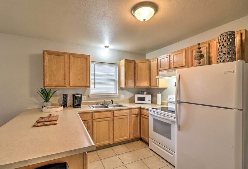 Stylish & Family Friendly West Plains Home!