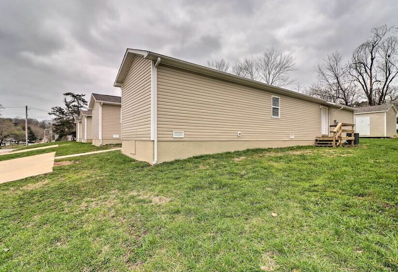 Stylish & Family Friendly West Plains Home!