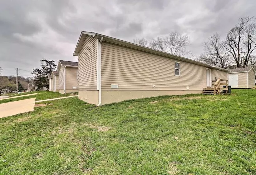 Stylish & Family Friendly West Plains Home!