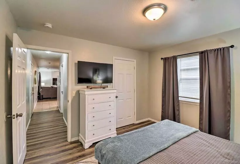Stylish & Family Friendly West Plains Home!