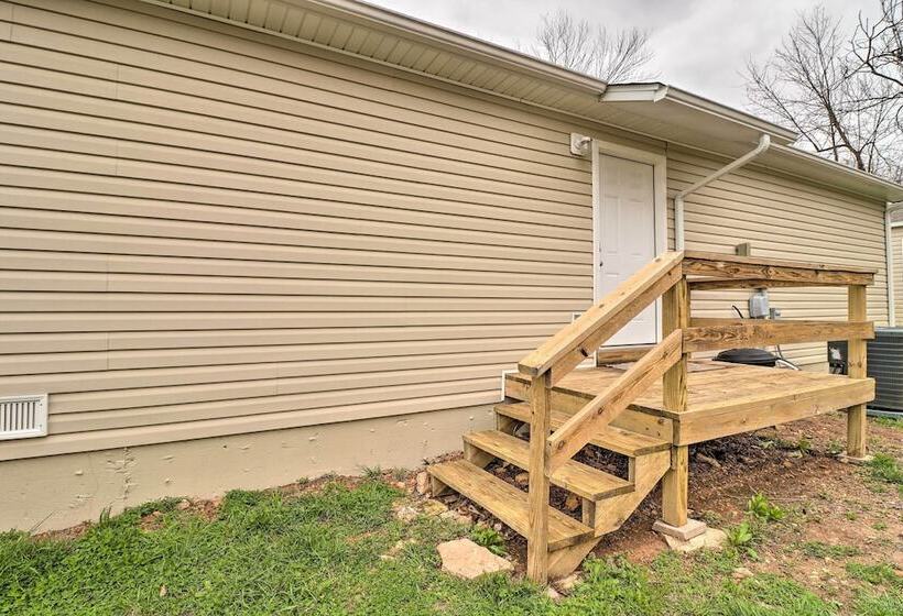 Stylish & Family Friendly West Plains Home!