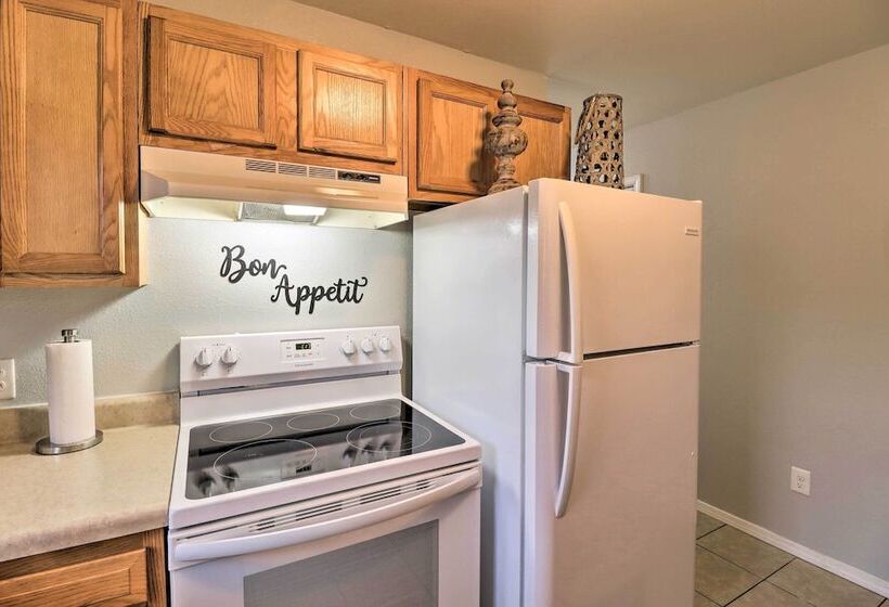 Stylish & Family Friendly West Plains Home!