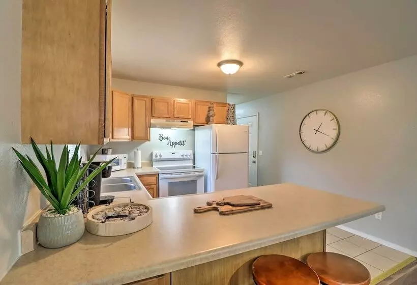 Stylish & Family Friendly West Plains Home!