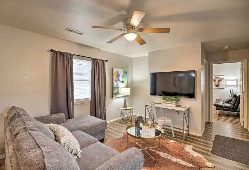 Stylish & Family Friendly West Plains Home!
