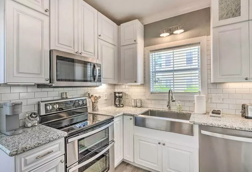 On Site Beach Bar: Sunny Perdido Key Cottage!