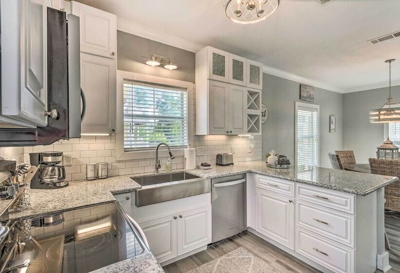 On Site Beach Bar: Sunny Perdido Key Cottage!