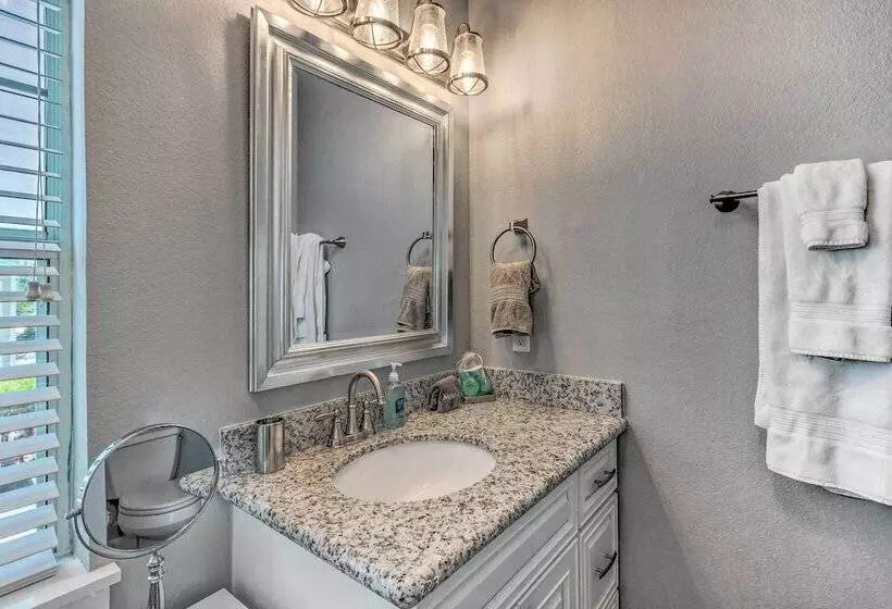 On Site Beach Bar: Sunny Perdido Key Cottage!