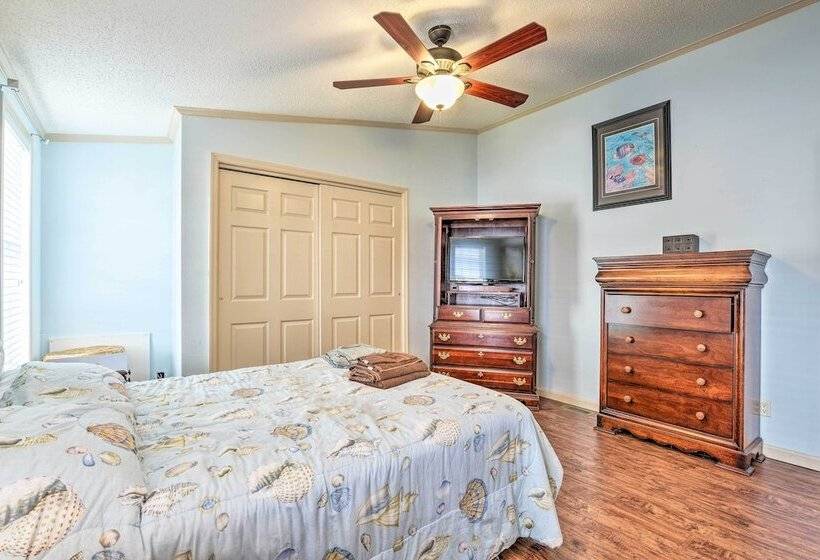 Surfside Beach Home W/ Resort Perks: Walk To Beach