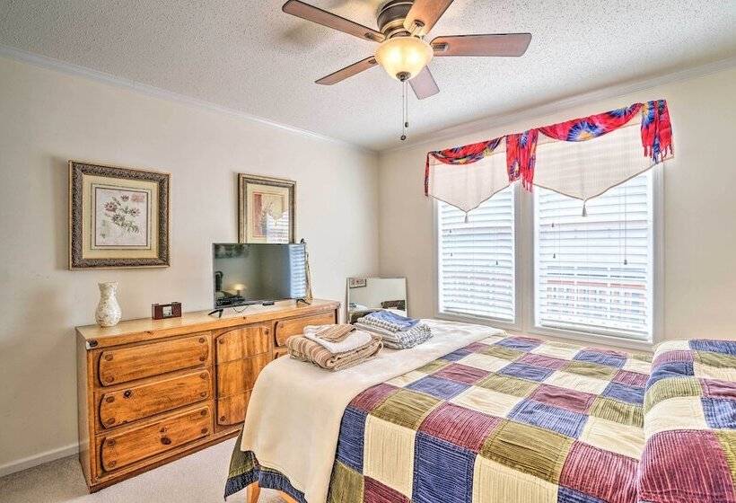 Surfside Beach Home W/ Resort Perks: Walk To Beach