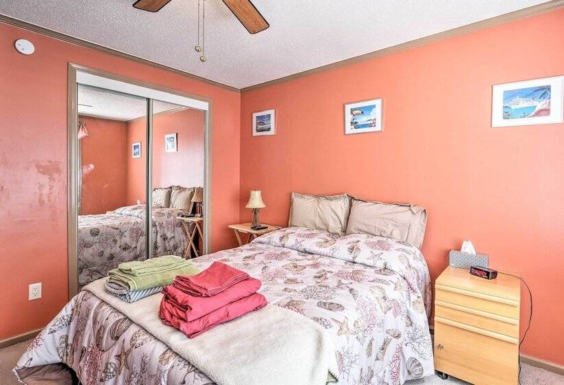 Surfside Beach Home W/ Resort Perks: Walk To Beach