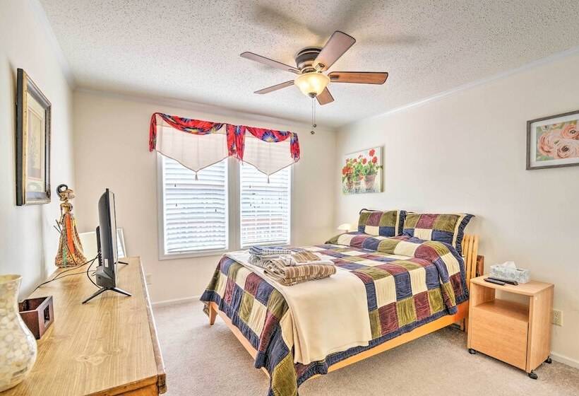 Surfside Beach Home W/ Resort Perks: Walk To Beach