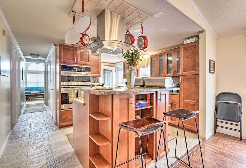 Surfside Beach Home W/ Resort Perks: Walk To Beach