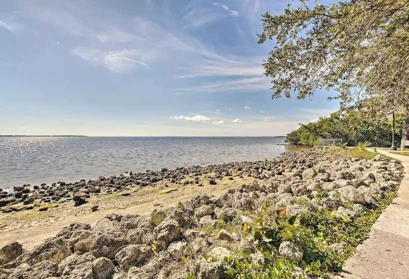 Tropical Port Charlotte Cottage   Walk To Bay!