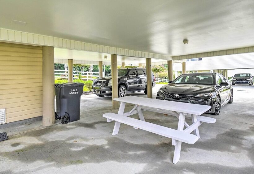 Updated Myrtle Beach Cottage W/ Shared Pool!