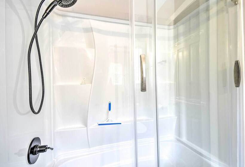 Updated Myrtle Beach Cottage W/ Shared Pool!