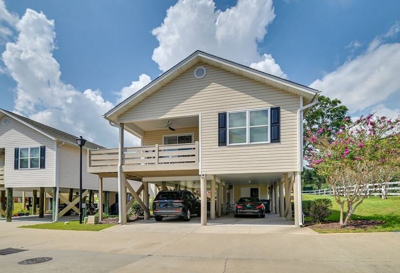 Updated Myrtle Beach Cottage W/ Shared Pool!