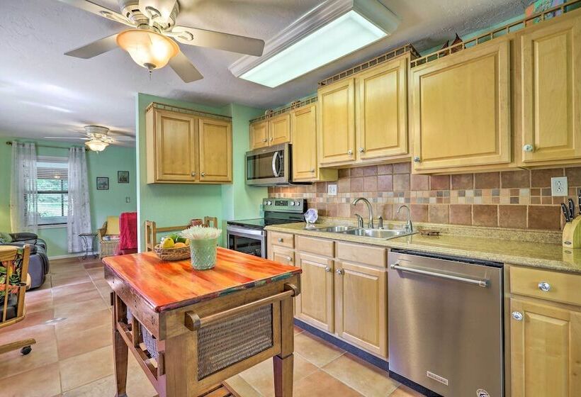 Vibrant Rockledge Home ~ 2 Mi To Cocoa Village!