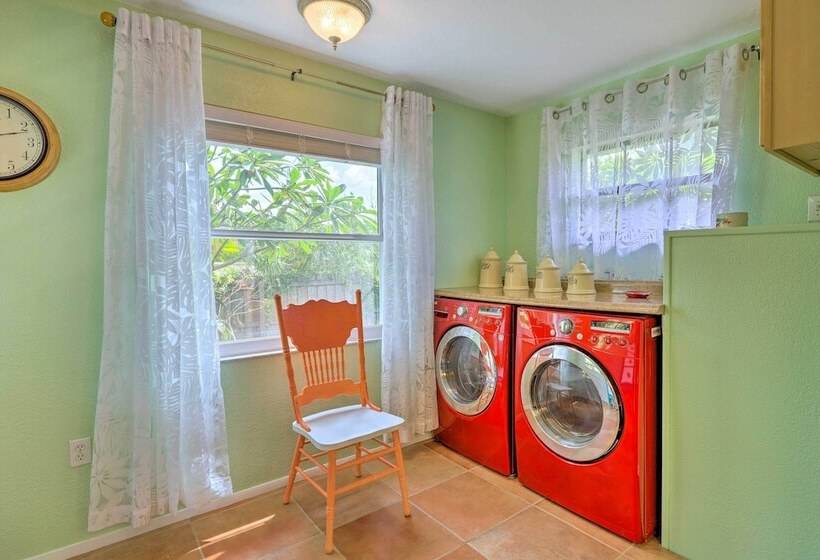 Vibrant Rockledge Home ~ 2 Mi To Cocoa Village!