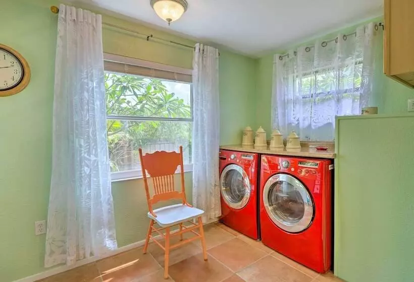 Vibrant Rockledge Home ~ 2 Mi To Cocoa Village!