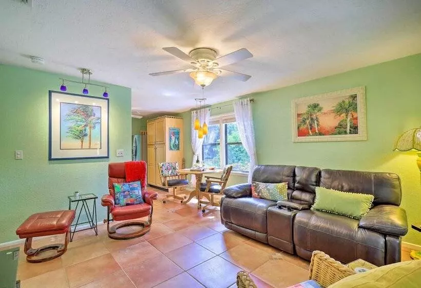 Vibrant Rockledge Home ~ 2 Mi To Cocoa Village!
