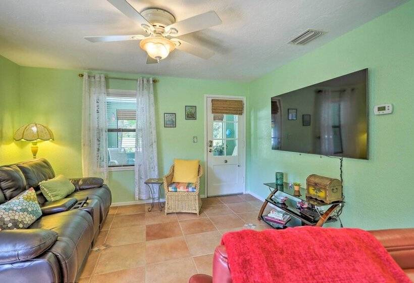 Vibrant Rockledge Home ~ 2 Mi To Cocoa Village!