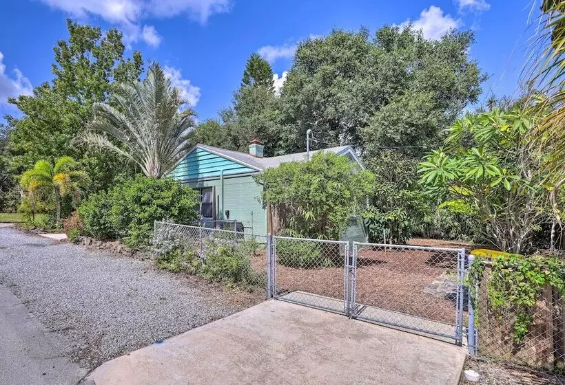 Vibrant Rockledge Home ~ 2 Mi To Cocoa Village!