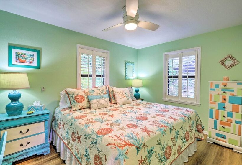 Vibrant Rockledge Home ~ 2 Mi To Cocoa Village!