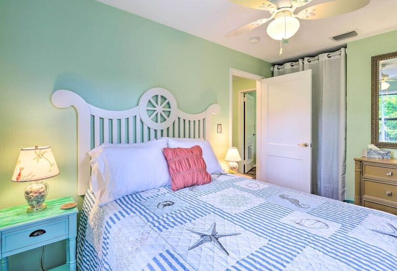 Vibrant Rockledge Home ~ 2 Mi To Cocoa Village!