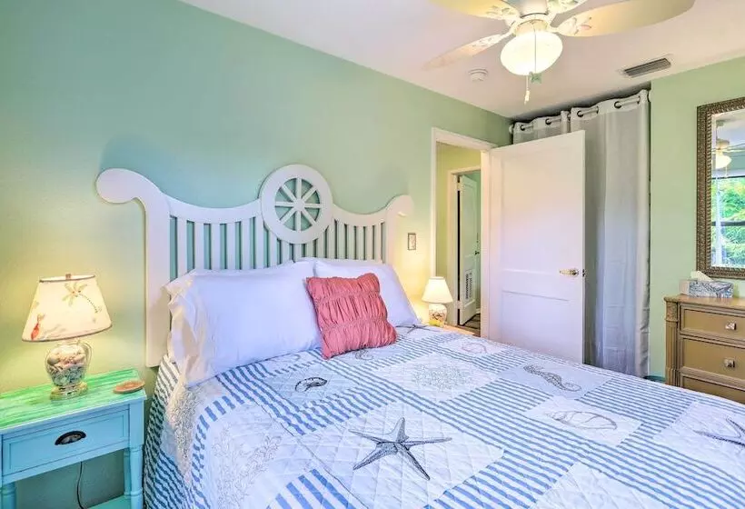 Vibrant Rockledge Home ~ 2 Mi To Cocoa Village!