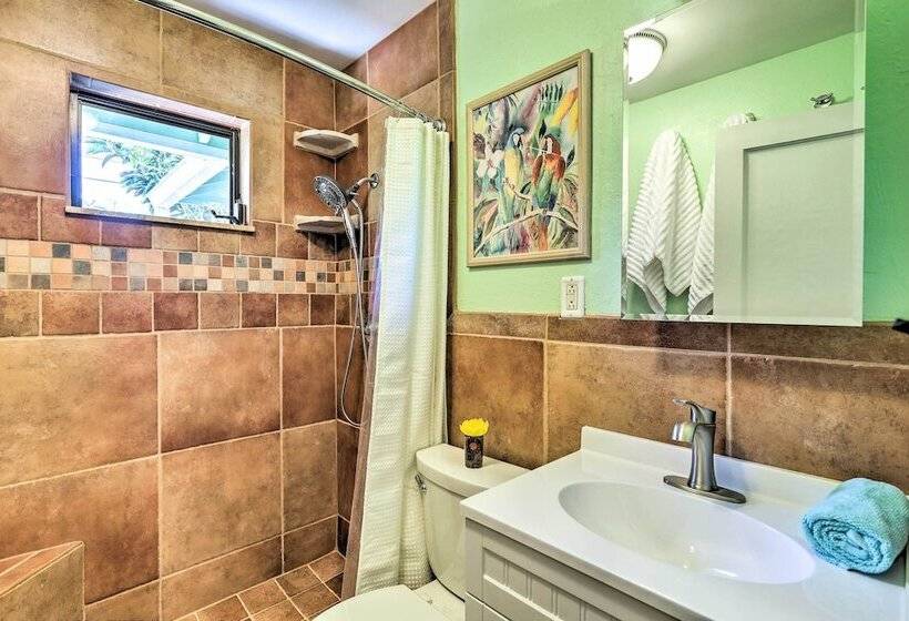 Vibrant Rockledge Home ~ 2 Mi To Cocoa Village!