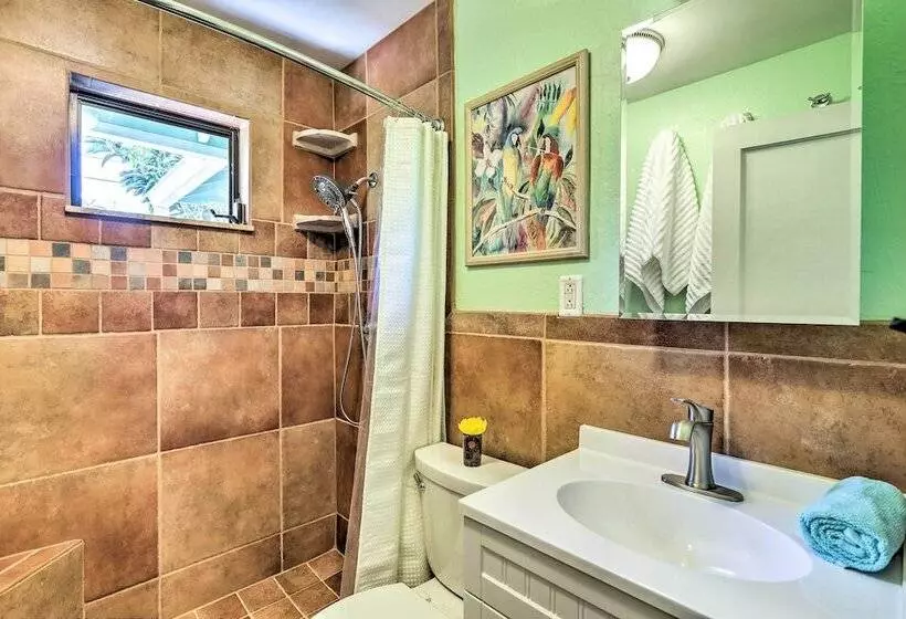 Vibrant Rockledge Home ~ 2 Mi To Cocoa Village!