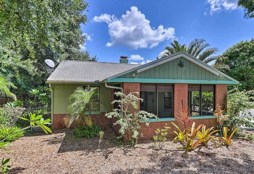 Vibrant Rockledge Home ~ 2 Mi To Cocoa Village!