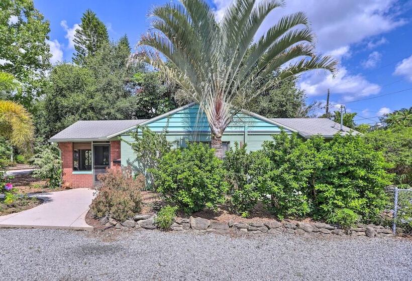 Vibrant Rockledge Home ~ 2 Mi To Cocoa Village!