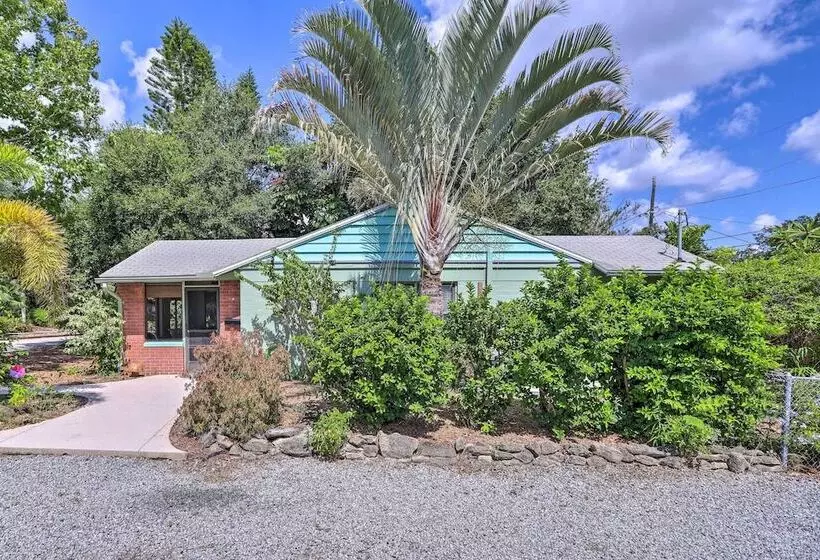 Vibrant Rockledge Home ~ 2 Mi To Cocoa Village!