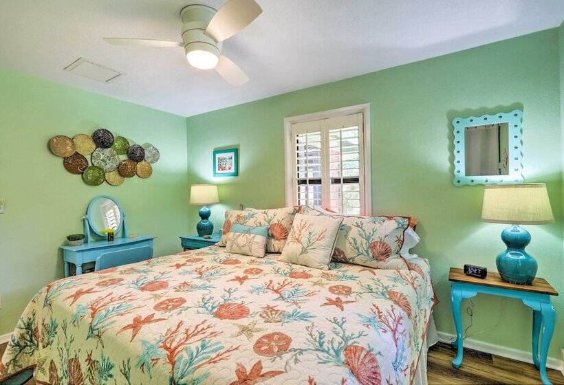 Vibrant Rockledge Home ~ 2 Mi To Cocoa Village!