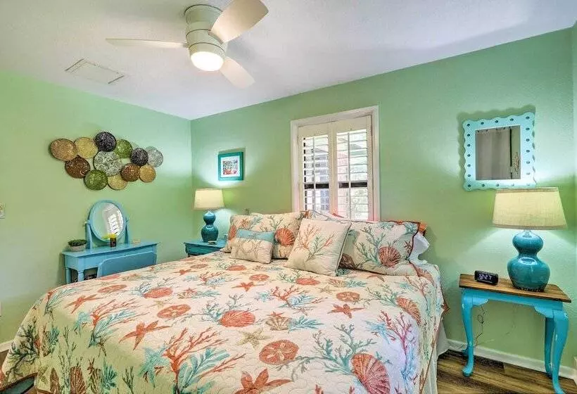 Vibrant Rockledge Home ~ 2 Mi To Cocoa Village!