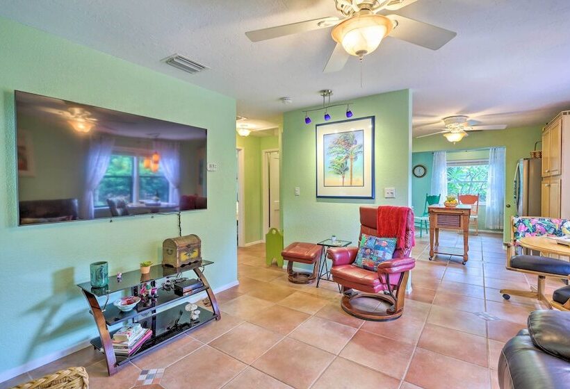 Vibrant Rockledge Home ~ 2 Mi To Cocoa Village!
