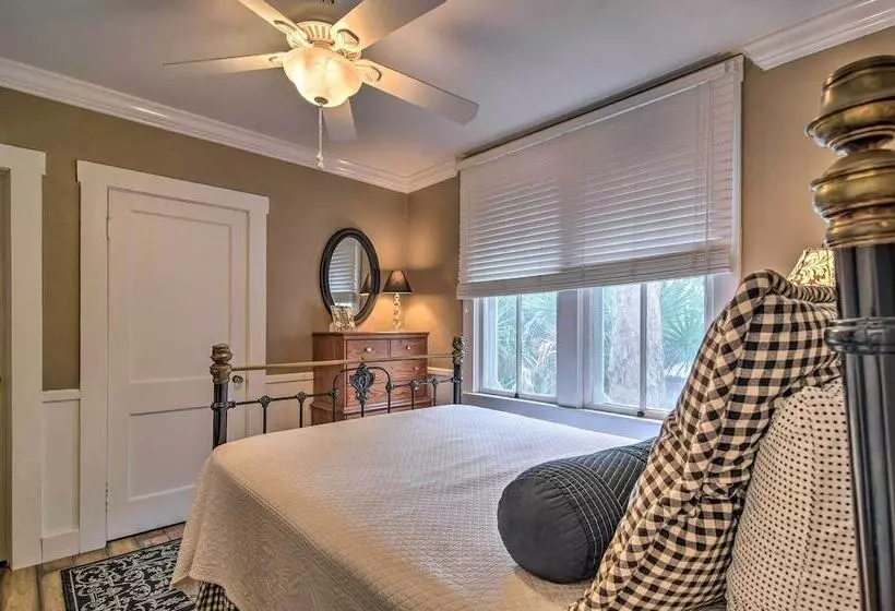 Beachfront Indian Rocks Escape W/ Ocean View Deck!